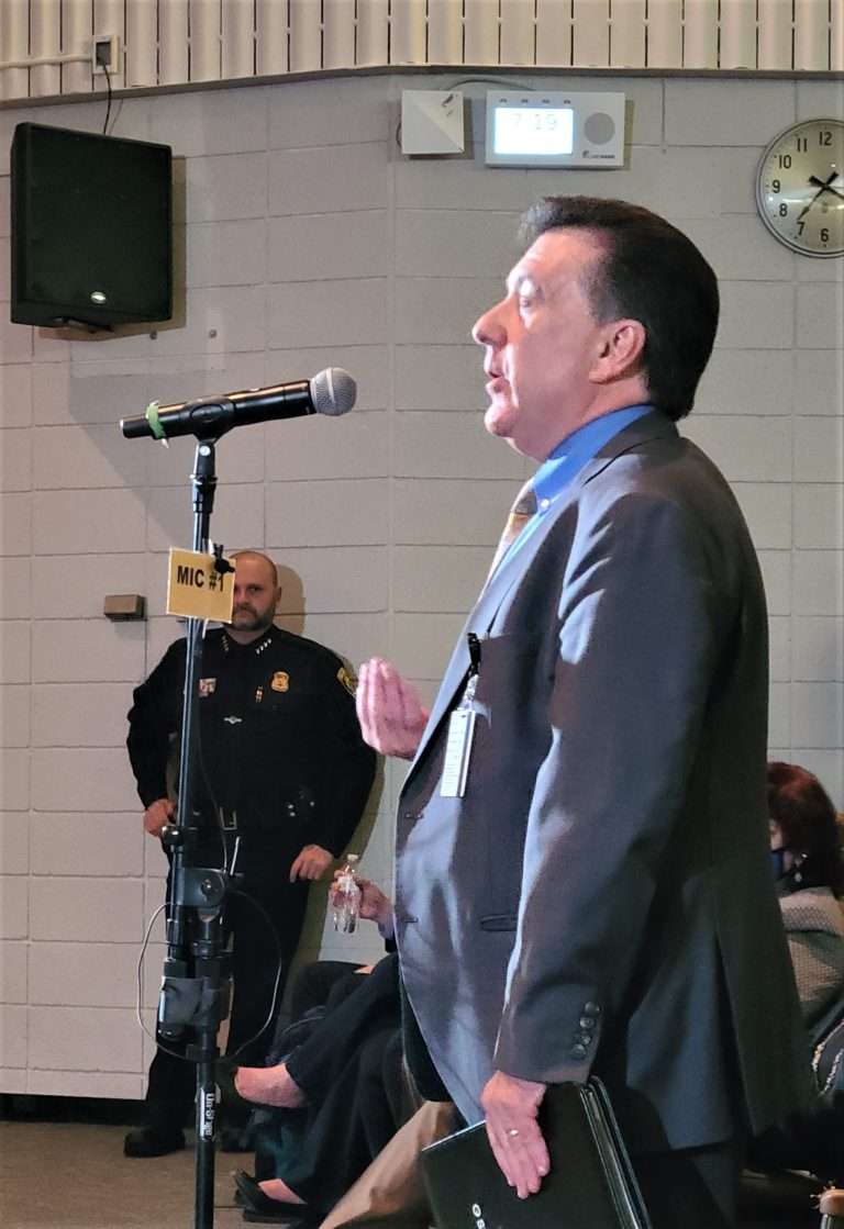 Dearborn Public Schools To Update Student Cell Phone Policy